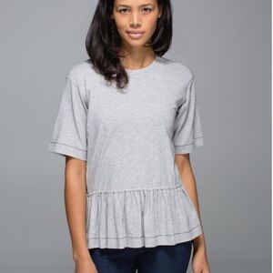 Lululemon Sz 8 Flouncey Tee Mini Stripe Heathered Medium Grey Angel Wing